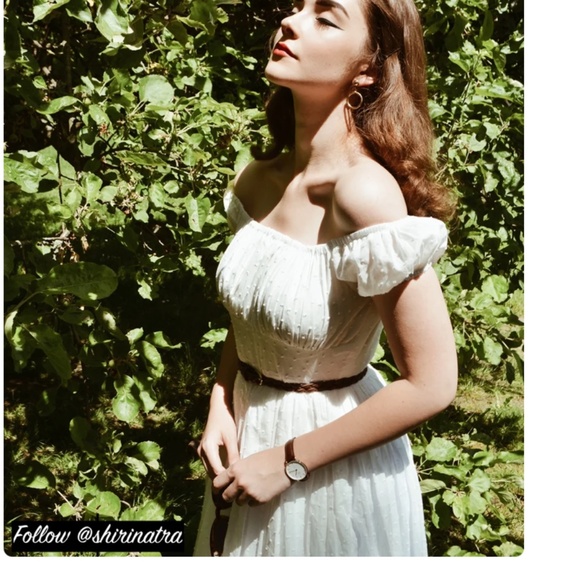 Elegant White Off-Shoulder Dress - Picture 7 of 12
